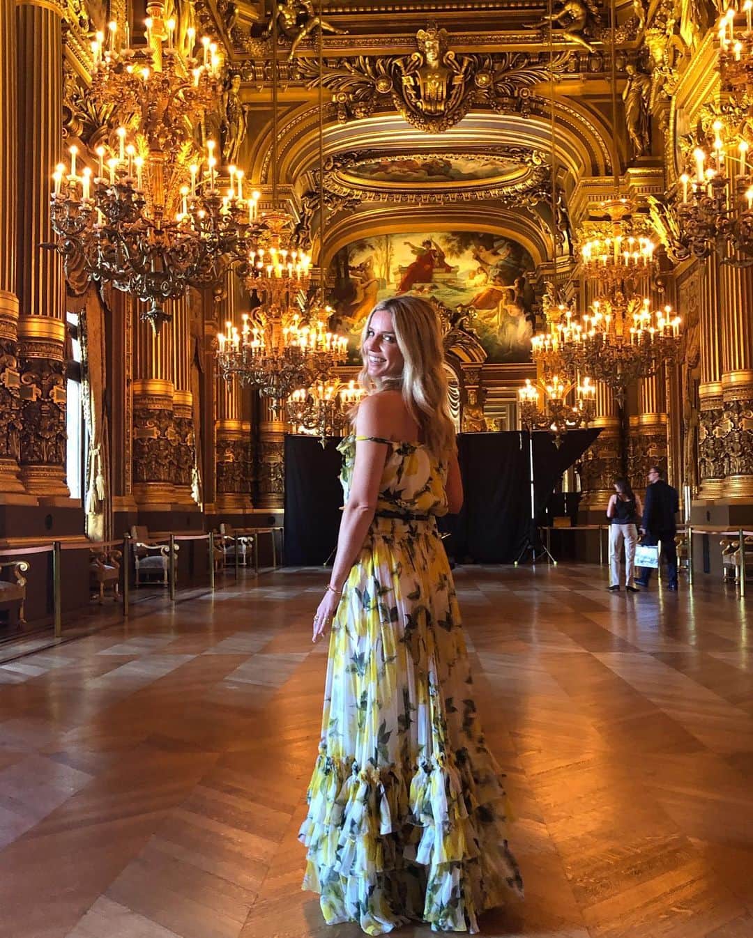 アナベル・ウォーリスさんのインスタグラム写真 - (アナベル・ウォーリスInstagram)「The Palais Garnier for the ballet...absolutely exceptional. 😍  @dolcegabbana」7月5日 18時00分 - annabellewallis