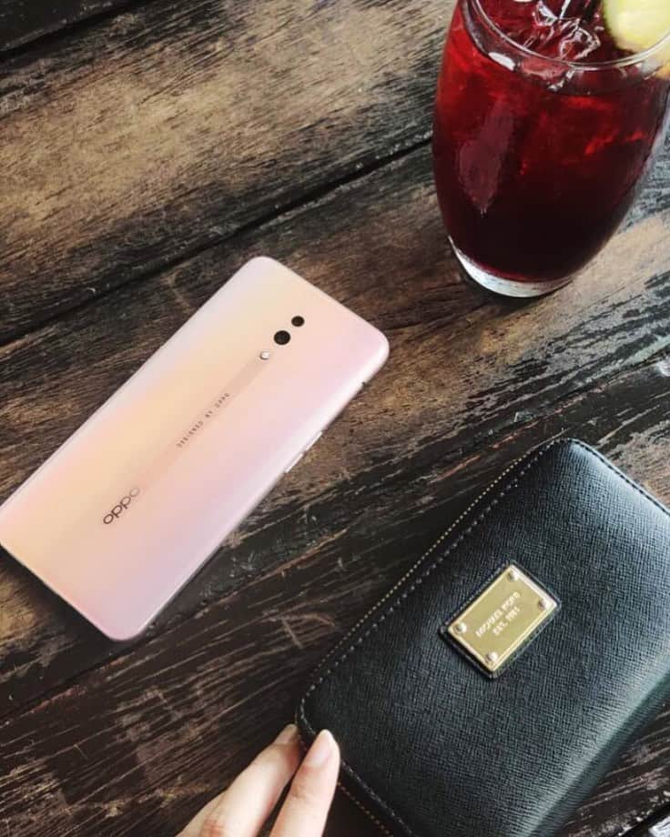 Coleen Garciaさんのインスタグラム写真 - (Coleen GarciaInstagram)「OPPO Reno's new look in Sunset Rose is coming your way this July 6, so keep your eyes peeled! #OPPOReno #FurtherYourVIsion」7月5日 18時09分 - coleen