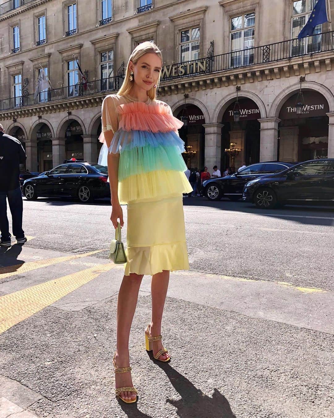 レオニー・ハンネさんのインスタグラム写真 - (レオニー・ハンネInstagram)「Be the rainbow. 🌈 Anzeige/Ad @gucci heels via @mytheresa.com for #TheShoeClub - My outfit for @viktorandrolf. #MyTheresaShoes #Gucci #Paris」7月5日 18時04分 - leoniehanne