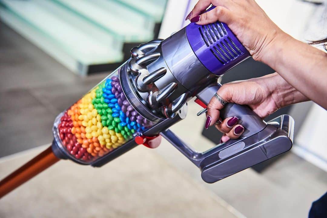 Dysonさんのインスタグラム写真 - (DysonInstagram)「We’ve made some colourful changes to our London Demo Store in celebration of Pride London 2019 #dyson #pride #pridelondon #londonpride」7月5日 18時10分 - dyson