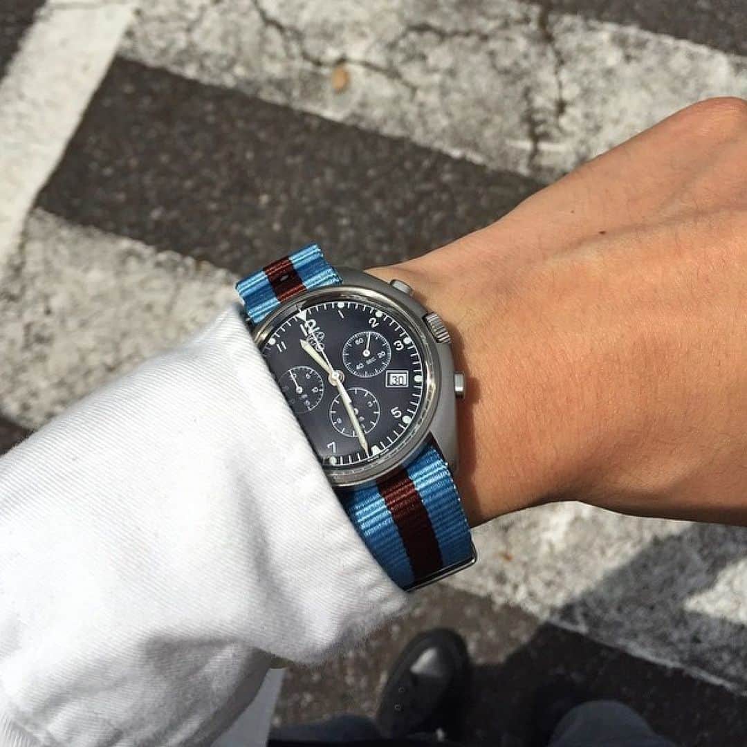 スマートターンアウトさんのインスタグラム写真 - (スマートターンアウトInstagram)「Wear it your way.  Our straps are compatible with hundreds of watch styles. So, whether you are pairing your strap with an ST style or your own favourite timepiece, we've got you covered (📸: @chronoworld_alex) . #smartturnout #natostrap #oxford #natostraps #chronoworld #britishbrand #watchstrap #watchgeek #watchesofinsta #womw #chronograph」7月5日 18時12分 - smartturnout