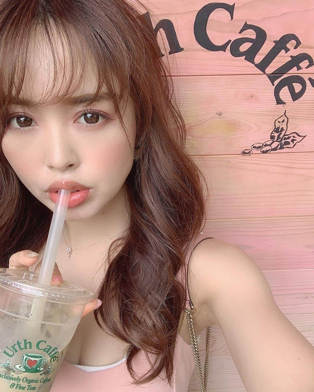 板橋瑠美さんのインスタグラム写真 - (板橋瑠美Instagram)「たまに飲むと美味しい☻。﻿ ﻿ ﻿ 若い子は「タピ」って言ってた☻﻿ ﻿ ﻿ うちの娘が高校生になったらもっと短くなってるのかな？﻿ ﻿ タって。w﻿ ﻿ もはや何かわからなそう。w﻿ ﻿ ﻿ ﻿ #タピオカ  #タピオカたまに飲むと美味しい  #タピ #タピる #タピタピ」7月5日 18時27分 - rumi_official_0616