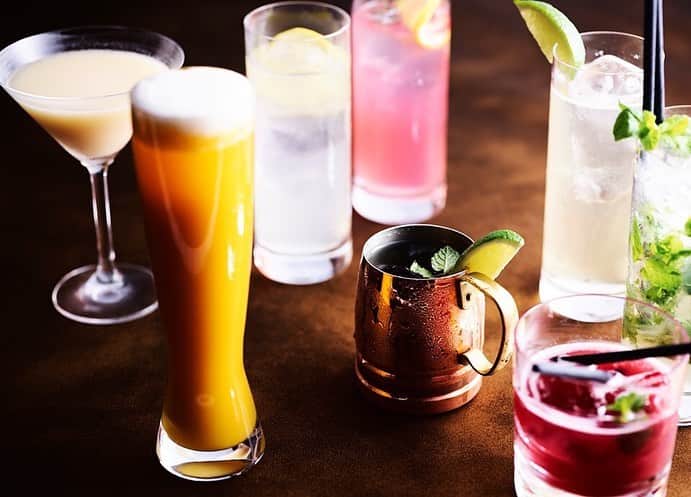 Conrad Tokyoのインスタグラム：「フリーフローとアミューズブーシェで3時間だけの魅惑の限定メニュー「コンラッド・アペロ」。 http://ow.ly/ehGm30k1owD Magical three-hour moments with new Conrad Apero. Enjoy free-flow drinks including cocktail pairing at Bar & Lounge TwentyEight. #コンラッド東京 #ホテル #汐留 #東京 #日本 #バー #トゥエンティエイト #ラウンジ #アペロ #ワイン #シャンパーニュ #フリーフロー #夜景 #金曜日 #ConradTokyo #StayInspired #Conrad #hotel #Tokyo #Japan #twentyeight #lounge #bar #freeflow #champagne #wine #friday」