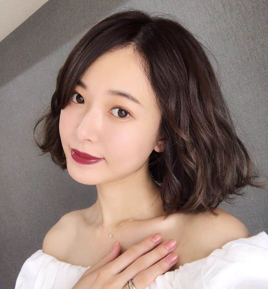 西川瑞希（みずきてぃ）さんのインスタグラム写真 - (西川瑞希（みずきてぃ）Instagram)「安定の #ラベンダーアッシュ カラー❤︎❤︎❤︎ 5ミリくらいのカットも、ちょっぴり軽くしてもらうのも、やるとやらないじゃバランスも変わるしセットのしやすさもやっぱり全然違う☺︎トリートメントもしてツヤツヤに✨ . 基本このメニューで月1ペース！早くて２週に1回やってもらってるよ// . @kate_omotesando @kate_kinoshita #mizukitotalbeauty #ヘアカラー #トリートメント #ショートボブ #巻き髪」7月5日 18時40分 - mizuki_nishikawa_