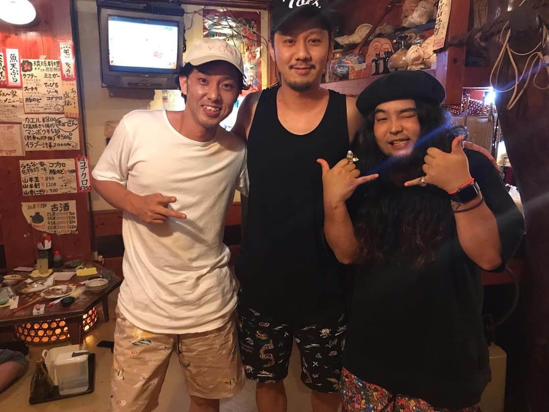 U太さんのインスタグラム写真 - (U太Instagram)「2週間ライブの無い期間てことで、メンバー全員お休み期間。 ワタシは沖縄へ行っておりました🌅  自然と友達に癒されました〜🙏 YOHくんとベス男とも会えて良き旅でありました！ 明日からまた仕事モードで頑張りましょかね！」7月5日 18時52分 - utasuxing