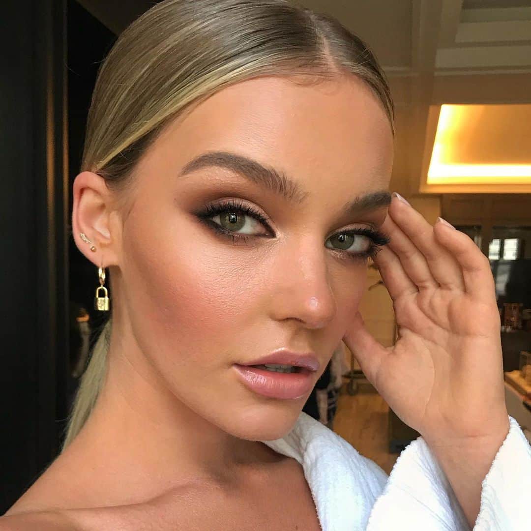 Ania Milczarczykのインスタグラム：「Happy Friday thanks to this little ray of sunshine a while back with @sheikeandco - love you @georgiagibbs_」