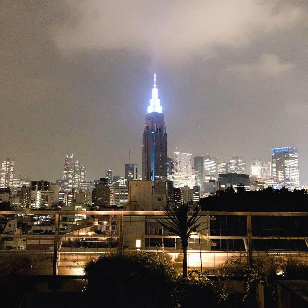 田中マヤさんのインスタグラム写真 - (田中マヤInstagram)「3日、新月🌑✨に行った #マヤレメイベント vol.6✨ 梅雨の時期なのに、 晴れ女さんの集まりで テラスで開催する事ができましたぁ🙌🏻✨ ・ 開放感あるテラスでの、イベントは、とっても気持ちよかったですね😌✨ 衣装は @velnica_japan ✨ マリンで夏らしいプリントが素敵なんです❤️ ・ 夏を楽しみ日焼け対策！をテーマに。 日焼け対策アイテム、 アフターケアの話など、 お料理にも、アフターケアに最適な食材を使ったお料理を✨✨ ・ 新月の願い事を皆さんと一緒に書いたのも、楽しかったですね❤️ 皆さんの願い事が叶いますように😌🙏🏻✨ ・ お越し下さった皆様❤️✨ 楽しい時間を共に過ごせて嬉しかったです✨✨ また、お会いできるのを楽しみにしてますね😌✨ ・ #マヤレメイベント #mayareme #テラス #アンチエイジング #instalove #instafood #vegan #japan #talkshow #love #셀스타그램 #셀피 #셀카 #일상 #데일리 #뷰티 #미용 #좋아요」7月5日 10時27分 - tanakamaya__official