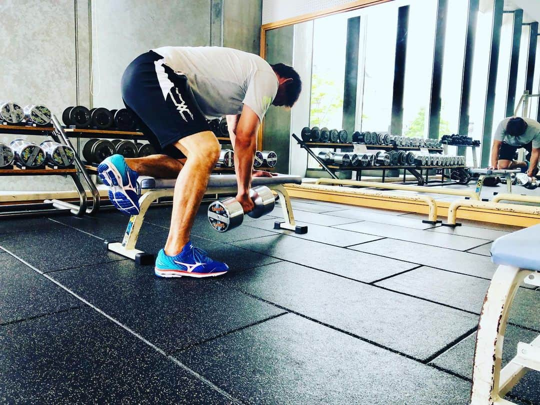 篠原信一さんのインスタグラム写真 - (篠原信一Instagram)「トレーニング💦 ダンベルローイング #weighttraining #training #judo #judoka #柔道 #天理大学」7月5日 10時53分 - s.shinohara_life