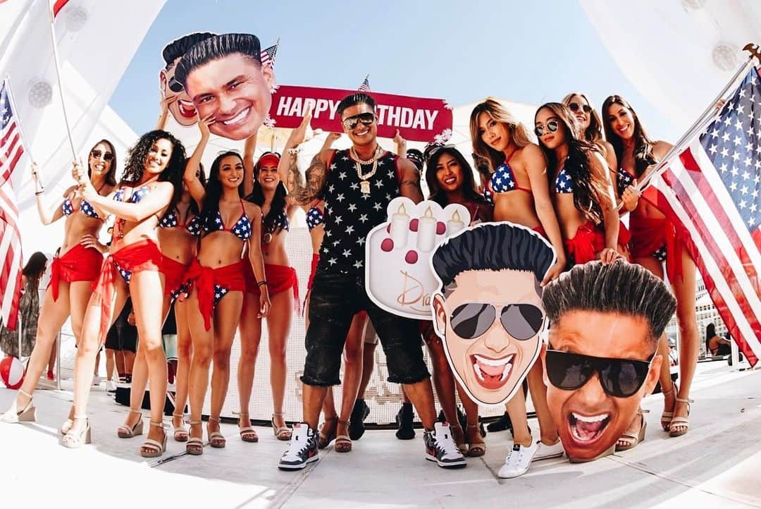 Pauly Dさんのインスタグラム写真 - (Pauly DInstagram)「I Love Birthdays!!!!!! Thank You To My Brother @dustindrai For Welcoming Me To The Drais Fam 🙏🏽🙌🏽 📷 @furyfoto」7月5日 11時07分 - djpaulyd