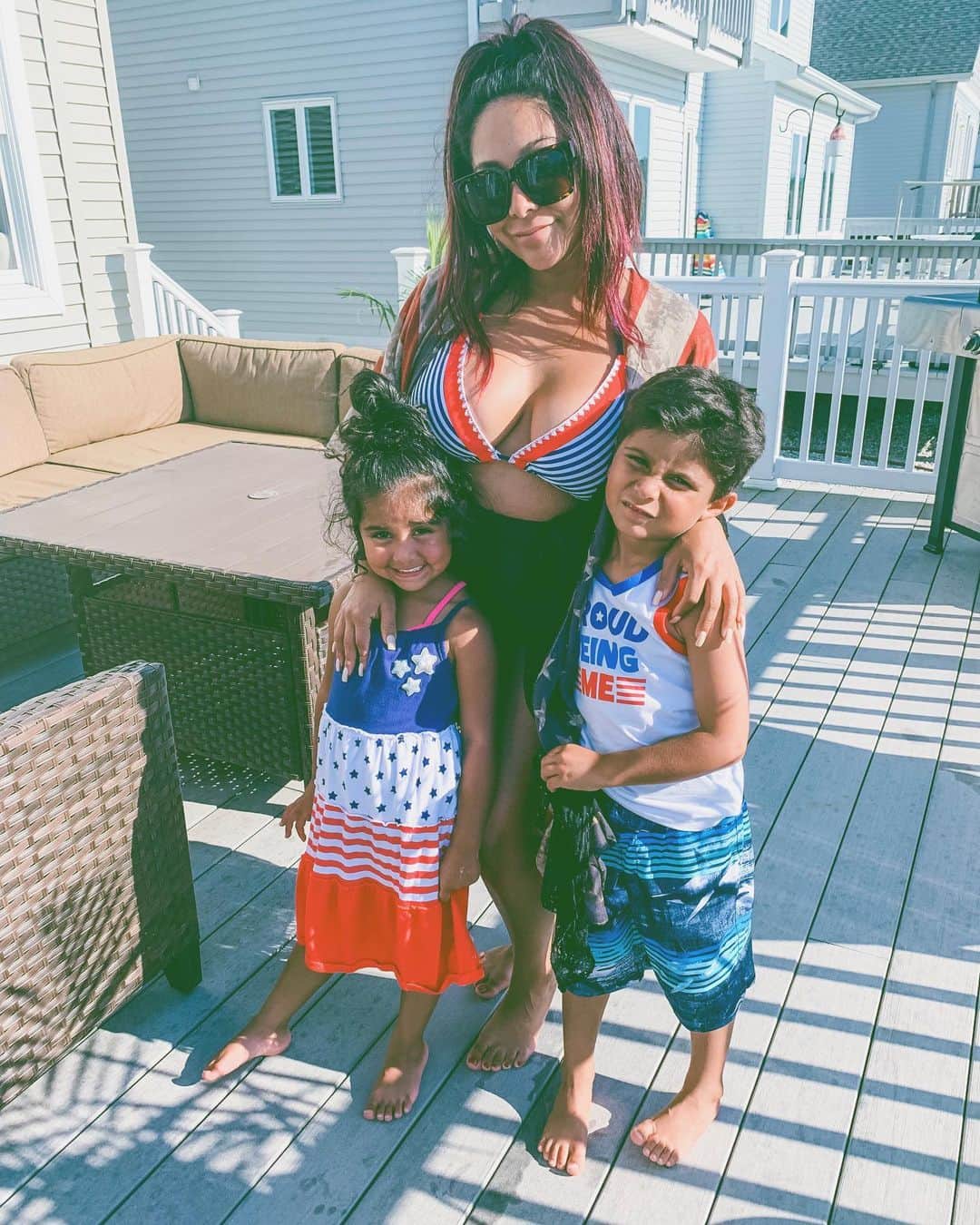 ニコール・ ポリッツィのインスタグラム：「👧🏽🙋🏽‍♀️👦🏽」