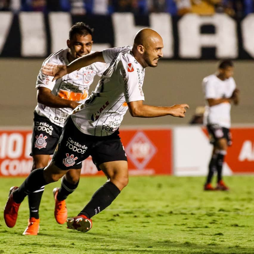 コリンチャンスさんのインスタグラム写真 - (コリンチャンスInstagram)「Com vocês, algumas fotos da vitória do Timão por 2 a 1, no amistoso contra o Vila Nova, no estádio Serra Dourada! ⠀ ⠀ 📷Rodrigo Gazzanel/Ag.Corinthians ⠀ #VILxSCCP #VaiCorinthians #Corinthianismo #FielAtéoFim#MeuBMG #NãoÉSóPatrocínio #TimeDoPovo #Corinthians #Timão#CorinthiansTV #FielTorcedor#AFielÉFoda #UmSoCorinthians #NikeFutebol #Joli #EstrellaGalicia #UniversidadeBrasilOficial #ÉPositivo #CorinthiansÉPositivo #LoucoPotyCorinthians #PostosALE #ALEnoTimão #TODOSportiCorinthians #CartãodeTODOSCorinthians #TODOSpeloTimão⠀ ⠀⠀」7月5日 11時55分 - corinthians