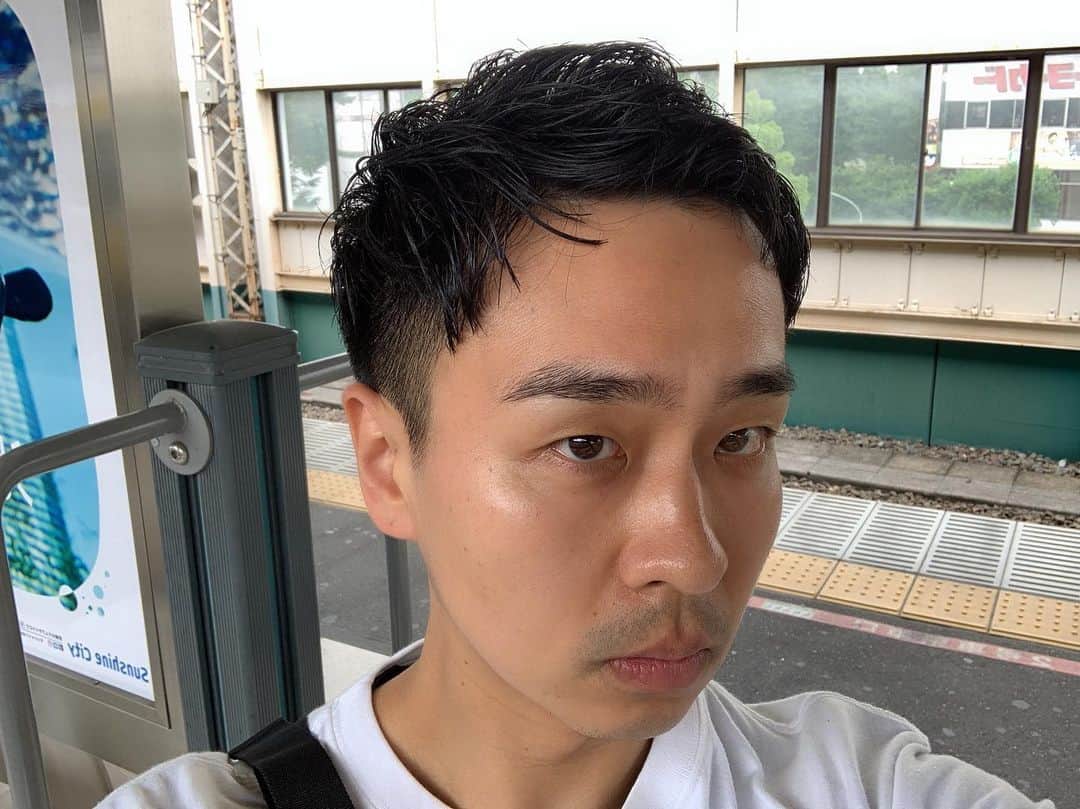 栗原祐太のインスタグラム：「イメチェンしました〜✨ 久しぶりにがっつり髪の毛切ることができてさっぱり☺️ ウメさんいつもありがとうございます🙇  是非👍 ↓ http://feel-online.com/smartphone/staff/staff.php?staff_id=18  @umeza1101  #吉祥寺 #feel #美容室 #東京 #イメチェン」