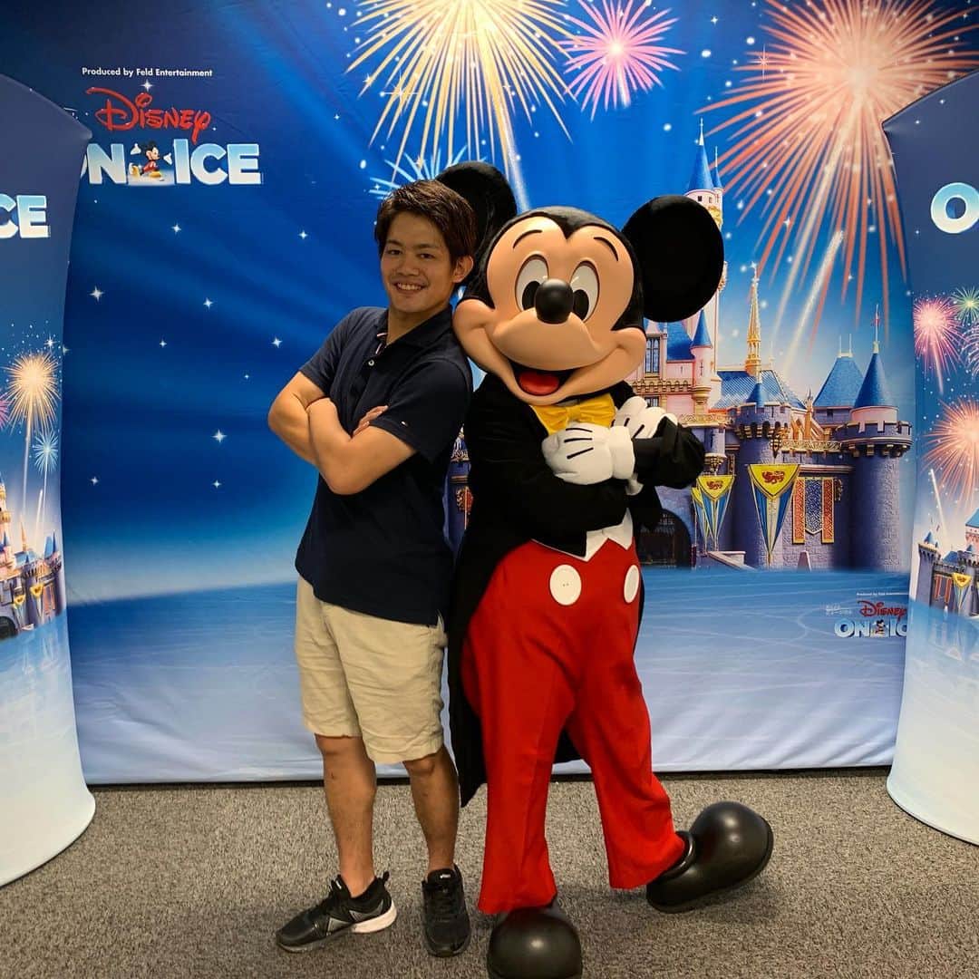 小塚崇彦さんのインスタグラム写真 - (小塚崇彦Instagram)「ミッキーが会いに来てくれました！  #ディズニーオンアイス #ミッキー #Disneyonice #mickeymouse  #仙台  #ははっ」7月5日 12時13分 - takakozuka
