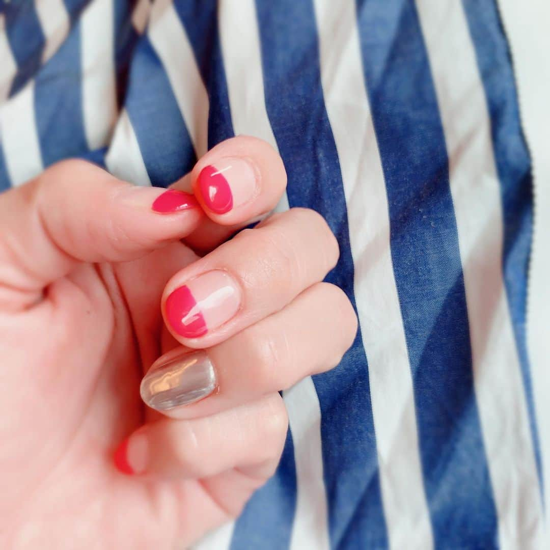 渡辺満里奈さんのインスタグラム写真 - (渡辺満里奈Instagram)「ネイルチェンジ。 赤ではなくピンク💅✨ ネイルしてもらいながら観た「勝手にふるえてろ」が素晴らしかった！ ★ #松岡茉優さんすごい #渡辺大知くんも素敵だった #あー面白かった #ただいま大阪移動中」7月5日 12時17分 - funnyfacefunny