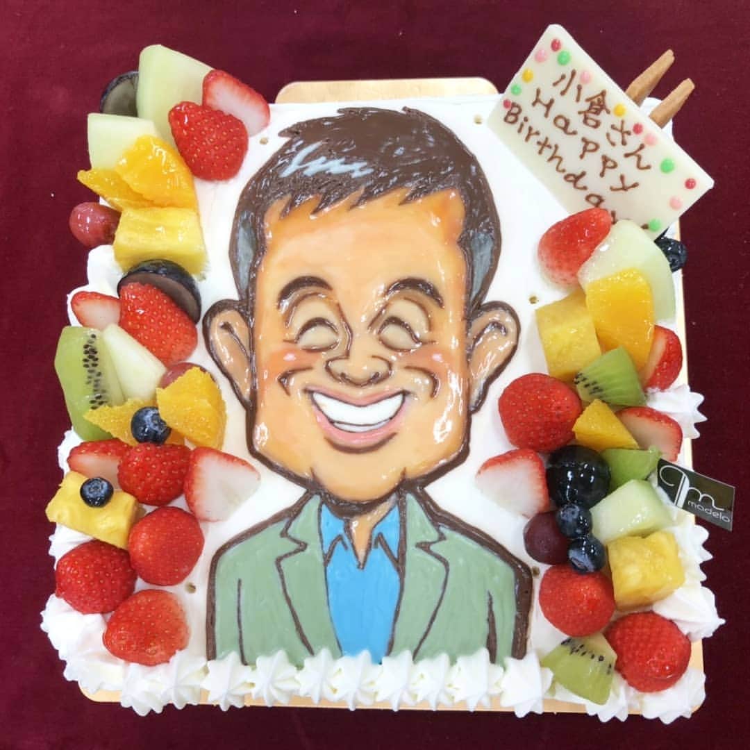 佐藤裕二さんのインスタグラム写真 - (佐藤裕二Instagram)「今日は小倉隆史さんの#誕生会 でした。 優しいパパでもある小倉さん。 小倉さんは昭和48年生まれ、私は47年生まれで同世代だったりします。 小倉さん若々しいな。 おめでとうございます！  #誕生日 は７月６日#同世代 #happybirthday  #おめでとうございます  #ケーキ#誕生日ケーキ #似顔絵ケーキ  #レフティーモンスター #パパ  #サッカー#j#グランパス #fc伊勢志摩 #小倉あん （笑） #森永卓郎 さん#はるな愛 さん #山田修作 3 #竹田基起 #徳重杏奈#上坂嵩 #島津咲苗  #佐藤裕二  #メーテレ #ドデスカ」7月5日 12時25分 - karaage_satou