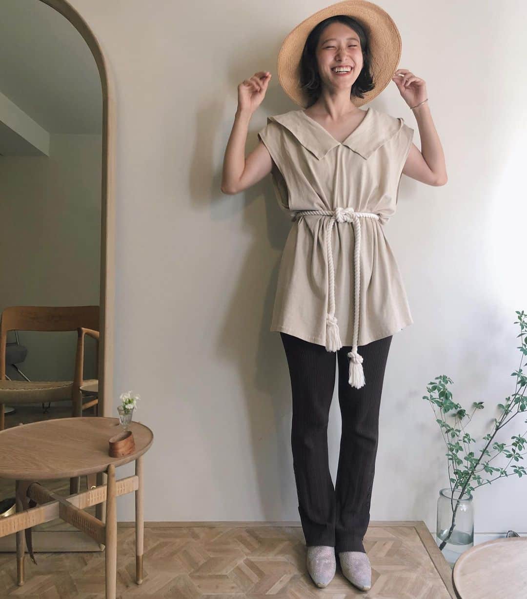 のインスタグラム：「通りがかった婦人服店にて👒 この日は全身一目惚れシリーズ👚👖👡」