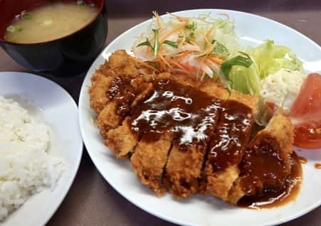 "TERIYAKI" テリヤキ編集部さんのインスタグラム写真 - ("TERIYAKI" テリヤキ編集部Instagram)「~TERIYAKI美食倶楽部開催店~⠀⠀ ⠀ TERIYAKI美食倶楽部では、ほぼ毎日素敵なオフ会を開催しています。⠀ ⠀ 東京に限らず、全国各地で様々な逸品を食べる至高のオンラインサロン。⠀ ⠀ 気になる方は @teriyaki_jp  のプロフィールからチェック。⠀ ⠀  ________________________________⠀⠀ ⠀ 🏠店舗名: グリルアイ ⠀ ⠀⠀ ⠀ ⠀⠀ 🗾場所: 北区,大阪 🍽昼:〜¥999⠀ 📣テリヤキストのコメント: ⠀ ぶ厚いとんかつ。街の洋食店⠀ ________________________________⠀  テリヤキ編集部公式アカウントでは、本当に美味しいお店をご紹介しております。アプリの方もチェックお願い致します！😊 ・ 『 #テリヤキ掲載店』をつけて投稿いただいた中から素敵なお写真をご紹介いたします！ぜひ投稿してみてくださいね！⠀ ________________________________⠀ #テリヤキ掲載店#大阪#大阪グルメ#洋食#とんかつ#写真好きな人と繋がりたい #グルメ好きな人と繋がりたい #美味しいもの好きな人と繋がりたい #いいね返し#ファインダー越しの世界 #美味しいお店#food#foodstagram #foodporn #delicious#グルメ部 #グルメ好きな人と繋がりたい #たべすたぐらむ #グルメ巡り」7月5日 12時36分 - teriyaki_jp