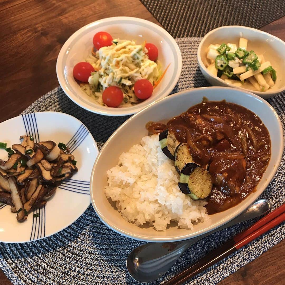 潮田玲子さんのインスタグラム写真 - (潮田玲子Instagram)「昨夜はトマトチキンカレー。 トマトで煮込むとマイルドになるし旨味もアップ⤴️😍🙌 #玲子飯 #トマトチキンカレー #カレーは裏切らない #しいたけのソテー #コールスローサラダ #オクラと山芋」7月5日 12時40分 - reikoshiota_official