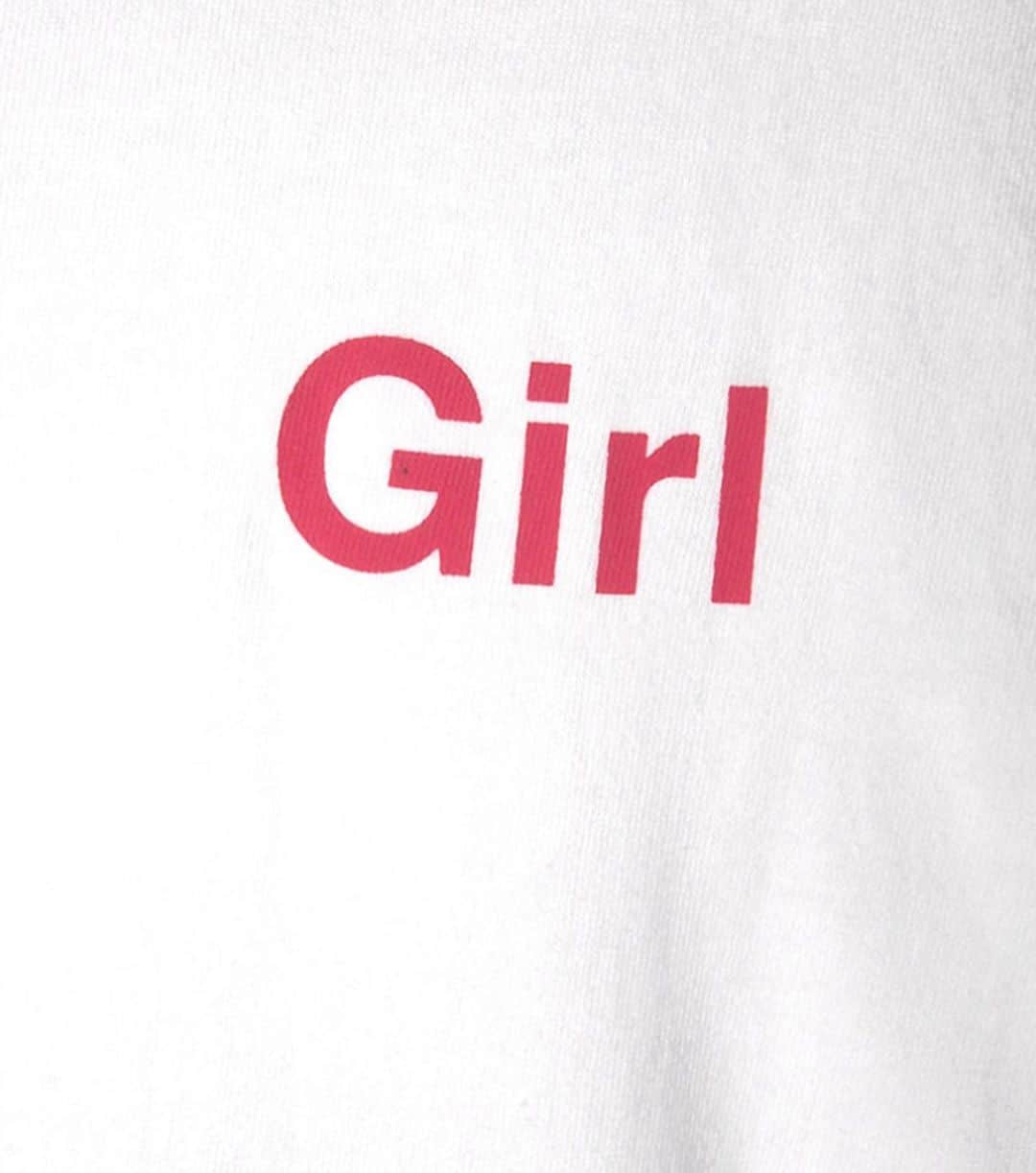 Sisterさんのインスタグラム写真 - (SisterInstagram)「🔹Sister × 映画「Girl」コラボレーショングッズ Now on sale🔹 . Sister × 「Girl」by Lukas Dhont S/S T-Shirt ¥3,500-(w/o tax) カラー:PINK / WHITE / LIGHT BLUE モデル着用サイズ:S/L . “Girl" 映画のタイトル「Girl」をTシャツ左胸にプリント 劇中では主人公ララが自身の性別に違和感を覚え、女性に対する切ない憧れが痛いほどに描かれてる 性別はただの記号にすぎないという意味を込めて最もシンプルなヘルベチカフォントを使用 . “It’s my story." 物語のモデルとなったノラ・モンセクールの言葉「ララの物語は私の物語なの」と言う言葉から「Itʼs my story.」を手書き風にプリント 近年、LGBTQに関する議論が活性化する中でジェンダーの枠を超え、誰しもが思春期に感じる自身との違和感は ララだけの問題では無くすべての人に寛容に当てはまる事柄だと解釈 ララの物語はノラの物語であると同時にこの映画に心動かされた全ての「私」たちの物語でもある思いを込めて . 上映期間中、全国11劇場でもお求め頂けます。 ・新宿武蔵野館(東京) ・ヒューマントラストシネマ有楽町(東京) ・Bunkamuraル・シネマ(東京) ・横浜ブルク13(神奈川) ・川崎チネチッタ(神奈川) ・ミッドランドスクエアシネマ(愛知) ・シネ・リーブル梅田(大阪) ・MOVIX京都(京都) ・シネ・リーブル神戸(兵庫) ・KBCシネマ(福岡) ・札幌シアターキノ(北海道) @girl.movie  #sister_tokyo #girl #lukasdhont」7月5日 12時55分 - sister_tokyo