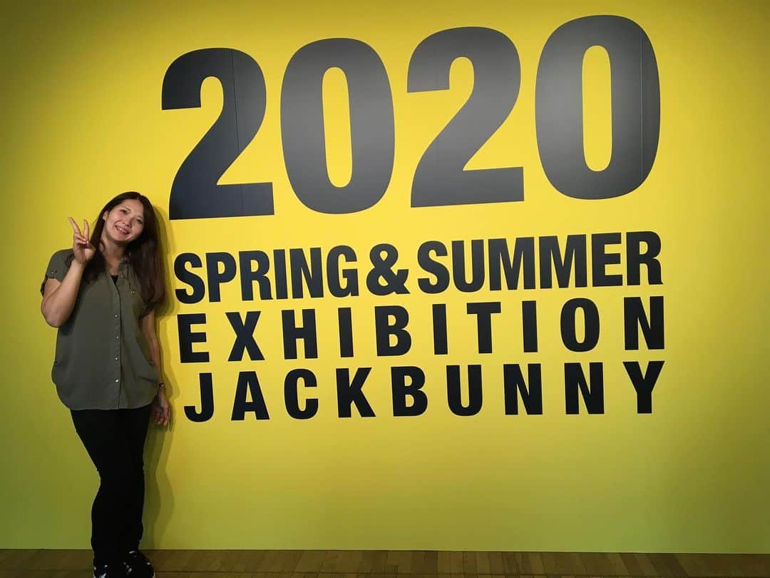 石山千晶さんのインスタグラム写真 - (石山千晶Instagram)「Jack Bunnyの展示会に行ってきました〜✨ フォトブースにカートがあったのでパシャり🤣 来年のウエアを見てきましたがかわいい…💕 どんどんインスタでもコーデをアップしていきますので是非チェックしてくださいねー！ #jackbunny #展示会 #2020 #ゴルフウエア」7月5日 12時51分 - chiaki_ishiyama0428