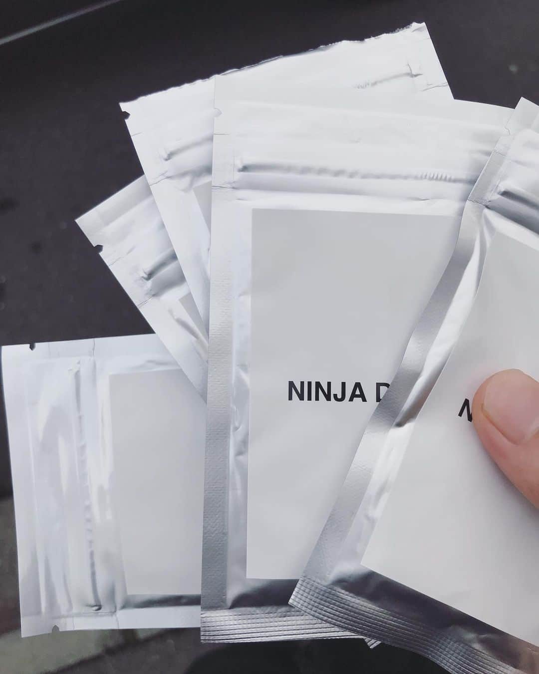 のインスタグラム：「4粒でも、それなりに効いた。  底知れぬパフォーマンス  @ninjadama  #ninjadama #supplement #it #mustbuy #tokyo #package #mode #street #simple #minimalism #cool #l4l #f4f #hungover #二日酔い #飲むなら飲め #明日のために #酒飲みのために #ペパリーゼ より #ウコン より #酒豪伝説 より #素晴らしい」