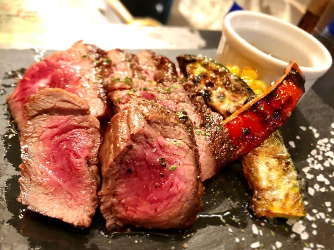 吉田早織さんのインスタグラム写真 - (吉田早織Instagram)「にくわいんぴざ🍷🥩🍖🍕🍾 #板橋#居酒屋#カタマリヤング#肉バル#肉#ワイン#wine#新店#beef#イチボ#焼肉#赤ワイン#スパークリング#白ワイン#シャンパン#一人飲み#ワイン女子#followme#野菜#美味しい#ローストポーク#低温調理#ハンバーグ#バル#お酒#一人飲み#池袋#立ち飲み#ローストポーク#ピザ#pizza」7月5日 13時00分 - saoriyoshida034