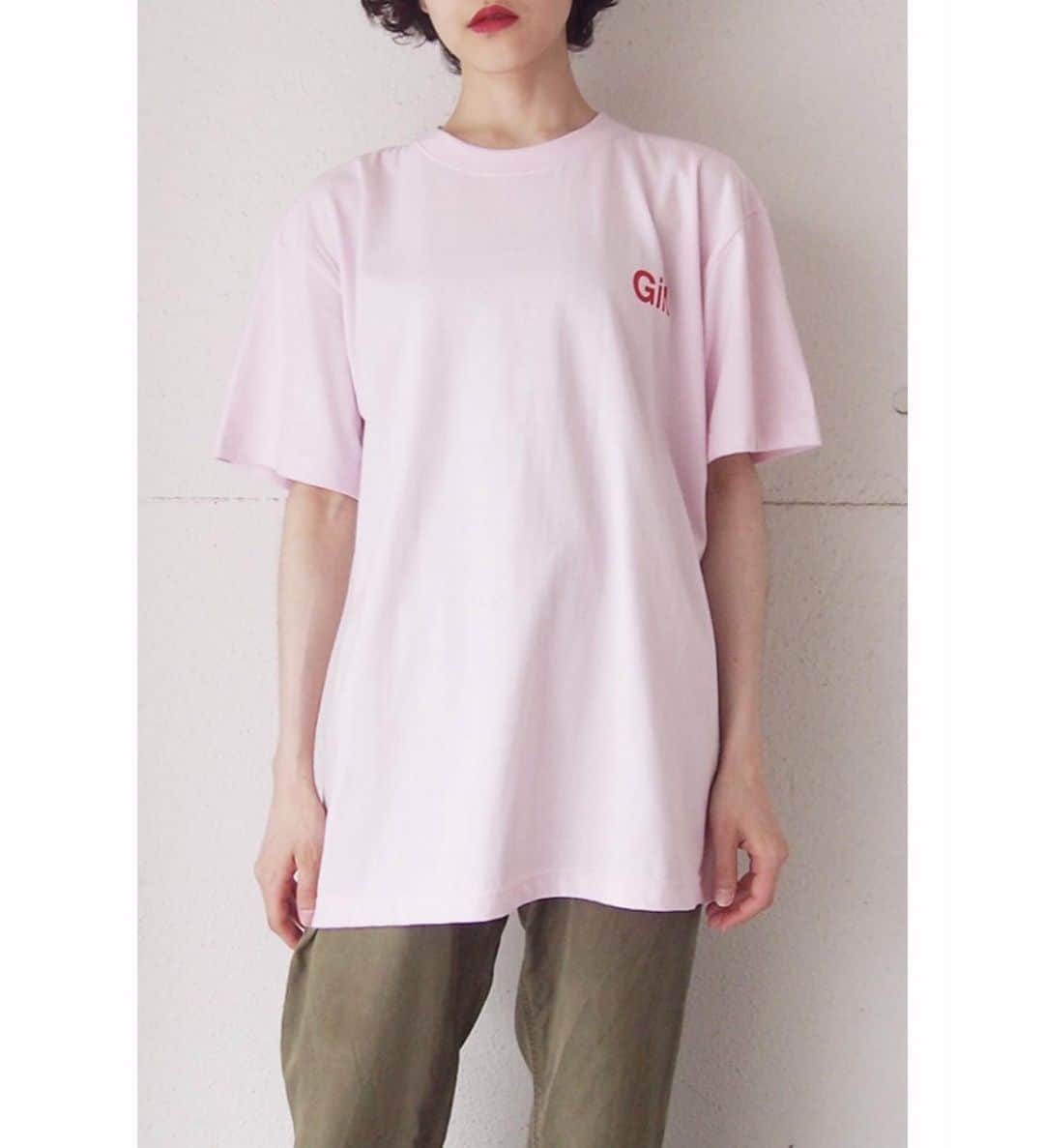 Sisterさんのインスタグラム写真 - (SisterInstagram)「🔹Sister × 映画「Girl」コラボレーショングッズ Now on sale🔹 . Sister × 「Girl」by Lukas Dhont S/S T-Shirt ¥3,500-(w/o tax) カラー:PINK / WHITE / LIGHT BLUE モデル着用サイズ:S/L . “Girl" 映画のタイトル「Girl」をTシャツ左胸にプリント 劇中では主人公ララが自身の性別に違和感を覚え、女性に対する切ない憧れが痛いほどに描かれてる 性別はただの記号にすぎないという意味を込めて最もシンプルなヘルベチカフォントを使用 . “It’s my story." 物語のモデルとなったノラ・モンセクールの言葉「ララの物語は私の物語なの」と言う言葉から「Itʼs my story.」を手書き風にプリント 近年、LGBTQに関する議論が活性化する中でジェンダーの枠を超え、誰しもが思春期に感じる自身との違和感は ララだけの問題では無くすべての人に寛容に当てはまる事柄だと解釈 ララの物語はノラの物語であると同時にこの映画に心動かされた全ての「私」たちの物語でもある思いを込めて . 上映期間中、全国11劇場でもお求め頂けます。 ・新宿武蔵野館(東京) ・ヒューマントラストシネマ有楽町(東京) ・Bunkamuraル・シネマ(東京) ・横浜ブルク13(神奈川) ・川崎チネチッタ(神奈川) ・ミッドランドスクエアシネマ(愛知) ・シネ・リーブル梅田(大阪) ・MOVIX京都(京都) ・シネ・リーブル神戸(兵庫) ・KBCシネマ(福岡) ・札幌シアターキノ(北海道) @girl.movie  #sister_tokyo #girl #lukasdhont」7月5日 13時02分 - sister_tokyo