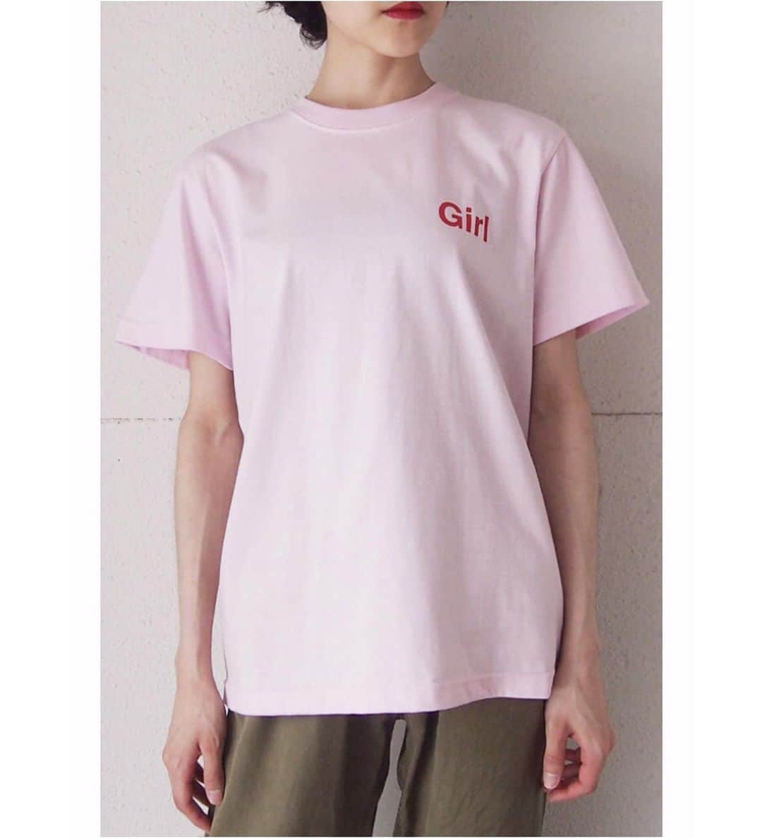 Sisterさんのインスタグラム写真 - (SisterInstagram)「🔹Sister × 映画「Girl」コラボレーショングッズ Now on sale🔹 . Sister × 「Girl」by Lukas Dhont S/S T-Shirt ¥3,500-(w/o tax) カラー:PINK / WHITE / LIGHT BLUE モデル着用サイズ:S/L . “Girl" 映画のタイトル「Girl」をTシャツ左胸にプリント 劇中では主人公ララが自身の性別に違和感を覚え、女性に対する切ない憧れが痛いほどに描かれてる 性別はただの記号にすぎないという意味を込めて最もシンプルなヘルベチカフォントを使用 . “It’s my story." 物語のモデルとなったノラ・モンセクールの言葉「ララの物語は私の物語なの」と言う言葉から「Itʼs my story.」を手書き風にプリント 近年、LGBTQに関する議論が活性化する中でジェンダーの枠を超え、誰しもが思春期に感じる自身との違和感は ララだけの問題では無くすべての人に寛容に当てはまる事柄だと解釈 ララの物語はノラの物語であると同時にこの映画に心動かされた全ての「私」たちの物語でもある思いを込めて . 上映期間中、全国11劇場でもお求め頂けます。 ・新宿武蔵野館(東京) ・ヒューマントラストシネマ有楽町(東京) ・Bunkamuraル・シネマ(東京) ・横浜ブルク13(神奈川) ・川崎チネチッタ(神奈川) ・ミッドランドスクエアシネマ(愛知) ・シネ・リーブル梅田(大阪) ・MOVIX京都(京都) ・シネ・リーブル神戸(兵庫) ・KBCシネマ(福岡) ・札幌シアターキノ(北海道) @girl.movie  #sister_tokyo #girl #lukasdhont」7月5日 13時02分 - sister_tokyo