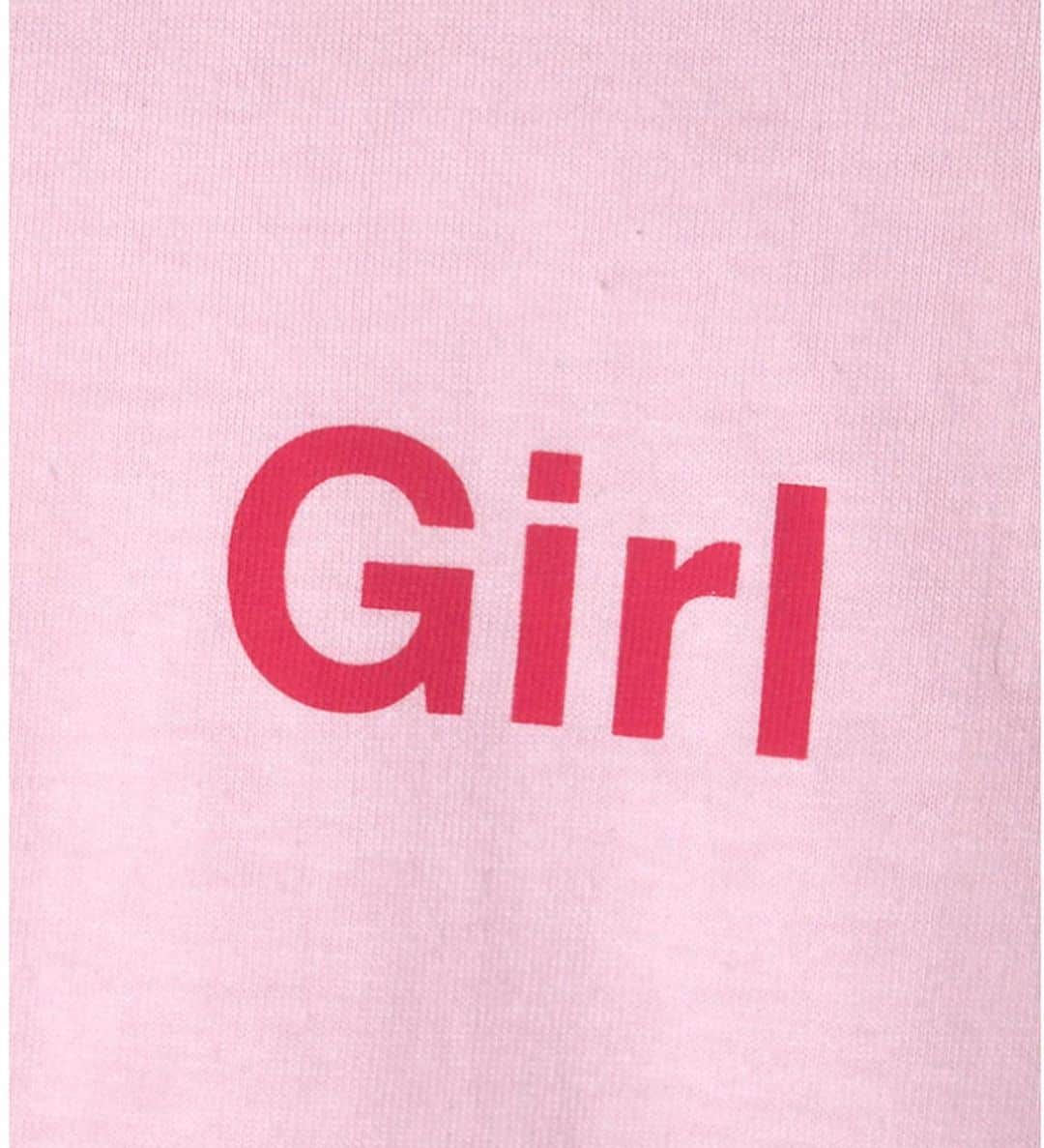 Sisterさんのインスタグラム写真 - (SisterInstagram)「🔹Sister × 映画「Girl」コラボレーショングッズ Now on sale🔹 . Sister × 「Girl」by Lukas Dhont S/S T-Shirt ¥3,500-(w/o tax) カラー:PINK / WHITE / LIGHT BLUE モデル着用サイズ:S/L . “Girl" 映画のタイトル「Girl」をTシャツ左胸にプリント 劇中では主人公ララが自身の性別に違和感を覚え、女性に対する切ない憧れが痛いほどに描かれてる 性別はただの記号にすぎないという意味を込めて最もシンプルなヘルベチカフォントを使用 . “It’s my story." 物語のモデルとなったノラ・モンセクールの言葉「ララの物語は私の物語なの」と言う言葉から「Itʼs my story.」を手書き風にプリント 近年、LGBTQに関する議論が活性化する中でジェンダーの枠を超え、誰しもが思春期に感じる自身との違和感は ララだけの問題では無くすべての人に寛容に当てはまる事柄だと解釈 ララの物語はノラの物語であると同時にこの映画に心動かされた全ての「私」たちの物語でもある思いを込めて . 上映期間中、全国11劇場でもお求め頂けます。 ・新宿武蔵野館(東京) ・ヒューマントラストシネマ有楽町(東京) ・Bunkamuraル・シネマ(東京) ・横浜ブルク13(神奈川) ・川崎チネチッタ(神奈川) ・ミッドランドスクエアシネマ(愛知) ・シネ・リーブル梅田(大阪) ・MOVIX京都(京都) ・シネ・リーブル神戸(兵庫) ・KBCシネマ(福岡) ・札幌シアターキノ(北海道) @girl.movie  #sister_tokyo #girl #lukasdhont」7月5日 13時02分 - sister_tokyo
