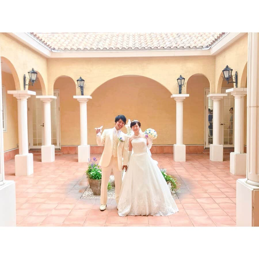 ヴィラデマリアージュ越谷レイクタウンweddingさんのインスタグラム写真 - (ヴィラデマリアージュ越谷レイクタウンweddingInstagram)「・ ・ 〜Party Report〜 ・ ・ 常にお二人の笑顔が溢れる姿 ・ それはお二人がゲストの方々から愛され 親しまれ 尊敬され 様々なお声から感じられるものでした･:*+. ・ ・ 緊張しながらも家族や友人・会社の方々へ想いを伝えられたご新郎様のお姿 ・ 一生懸命ご新婦様のお手紙を読む場面でハンカチで涙を拭って差し上げようとする姿 ・ ・ ご新郎様の優しさや強い想いを感じる事のできる素敵な結婚式となりました🌿✨ ・ ・ 結婚式とは感謝を素直に伝える事のできる魔法のかかる素敵な一日なのです⋆*❁*⋆ฺ｡* ・ ・ next… ・ ・ #プレ花嫁 #卒花嫁 #卒花 #結婚式 #結婚式準備#ウェディング #wedding#花嫁#思い出#ブーケ#ヴィラデマリアージュ越谷レイクタウン#家族#花嫁レポ#カメラ#記念日#式場見学#写真好きな人と繋がりたい #ウェディングドレス #教会#親子#dress#colour#flower#natural#happiness#reporters#party」7月5日 13時35分 - villas_des_mariages_koshigaya