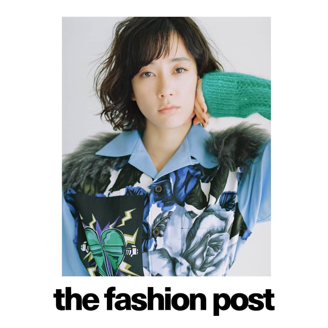 The Fashion Postさんのインスタグラム写真 - (The Fashion PostInstagram)「Prada with Asami Mizukawa﻿ 『水川あさみが出会う Prada (プラダ) の最新コレクション vol.4』﻿ ﻿ ラストとなる第4週目を飾るのは、Jeanne Detallante (ジャンヌ・デタランテ) によるイラストの組み合わせがアーティなレイヤードルック。どうせだったらシャツにプリントされたアートワークを主張して、ニットオンシャツならぬ、シャツオンニットが新鮮な着こなしだ。パリ生まれの Jeanne Detallante は、ニューヨークとフィラデルフィアに移り住んだ後、現在ブリュッセルを拠点にする女性アーティスト。長年にわたって彼女が培ってきた色鮮やかで独創的な作風は近年、世界中から高い評価を集めている。そんな彼女が Prada のために描いたのはフローラルパターンや稲妻、シャツの胸ポケットにあしらわれた“ブロークンハート”のような“ホラー”映画にインスパイアされたユニークなモチーフの数々。気に入ったアートワークは恐れることなくミックスして、カラーコンビネーションだって自由に楽しめば、ここに正真正銘の Prada ウーマンが誕生。﻿ ﻿ model: asami mizukawa @mizukawa_asami﻿ photographer: sophie isogai @sophieisogai﻿ stylist: mayu yauchi @mayu_yauchi﻿ hair&makeup: tamae okano @tamalin727﻿ writer: manaha hosoda @manaha_hosoda﻿ editor: daisuke yokota @daiskey﻿﻿ ﻿ #TFP #TheFashionPost﻿ #PradaEditorials #MiucciaPrada #PradaPeople #プラダ #PRADA #水川あさみ #白衣の戦士﻿ #JeanneDetallante」7月5日 13時50分 - tfpjp