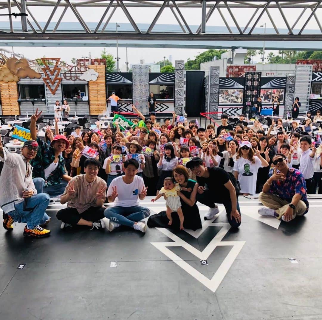居酒屋えぐざいるPARKさんのインスタグラム写真 - (居酒屋えぐざいるPARKInstagram)「. 🔥7/2ご来店情報🔥 . ♣️MABUさん 🌻Leolaさん . が🏮居酒屋えぐざいる🏮に 遊びにきていただきました😊🎉. . . . ♣️MABUさん . 歌とラップとダンスの 3刀流を交えた独自のステージングで 会場を盛り上げていただきました🎤🕺 . . . そのあとに〜☀️♫ . 🌻Leolaさん . 透明感溢れる歌声で、 会場のみんなが心癒されました😌🍀 . . 楽しい時間をありがとうございました🙇✨ . . . 毎日何が起こるかわからない 居酒屋えぐざいる🙈💓. . . みなさまのご来場をお待ちしてます🙇‍♀. . . . . #居酒屋えぐざいる #居酒屋えぐざいる10thANNIVERSARY #10周年 #10thANNIVERSARY #お台場 #夏休み #MABU #Leola」7月5日 14時00分 - izakaya_exile