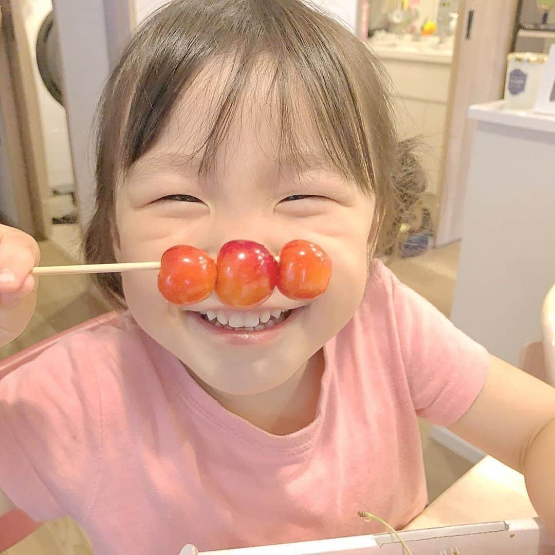 ままのてさんのインスタグラム写真 - (ままのてInstagram)「.⠀⠀ 【︎トマトアンパンマン🍅♡】⠀ .⠀ .⠀ #ままのて⠀⠀⠀ .⠀ .⠀ ニコニコ笑顔😆💫⠀ かわいいです😍⠀ .⠀ .⠀ #トマトアンパンマン⠀ #アンパンマン⠀ .⠀ .⠀ @miochan_mam 様の投稿です⠀ 素敵なお写真ありがとうございました💝⠀ .⠀ .⠀ .⠀ 〈mamanote_officialのオリジナルキャンペーンへ参加しよう♡〉⠀ .⠀ お子様のかわいい動画、写真 ▶︎【 #ままのて 】.⠀ @mamanote_official をフォローして、 投稿する動画や写真に合ったオリジナルハッシュタグをできるだけ多くつけて、インスタグラムにアップしてみましょう！⠀ .⠀ .⠀ 毎日、担当者が投稿をチェックして、素敵な写真と動画をピックアップして、公式アカウントで紹介します❤️⠀ .⠀ そして！！毎月、ハッシュタグごとに、mamanote_officialがピックアップした写真の中で1番｢いいね｣の多い方に、アマゾンギフト券3000円分プレゼント！当選者にはDMを送らせていただきます♡.⠀ .⠀ また、動画や写真は、ままのてのFacebook、 またはウェブサイト 「ままのて」内の記事で紹介させていただきます🙌.⠀ .⠀ .⠀ #プレゼント#キャンペーン#キッズモデル#モニター#ベビーモデル#新米ママ#成長記録#子育て#育児ママカメラ#ママ撮#スマイル育児#こどもと暮らす#子育て記録#育児記録 #お出かけ#great_captures_children #dogs#ig_oyabakabu #instababy#baby#kidsgram#followme#親バカ部#親バカ部_kids」7月5日 14時00分 - mamanote_official