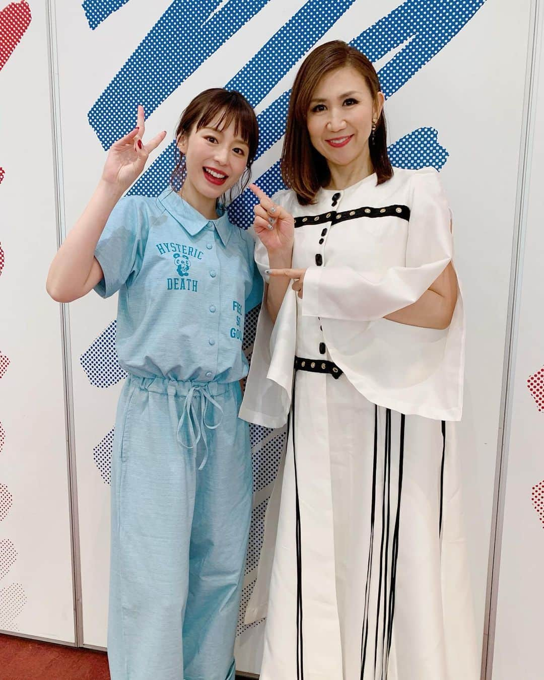 平野綾さんのインスタグラム写真 - (平野綾Instagram)「高橋洋子さんと久しぶりにお会いできましたー💖﻿ 大好きなお姉様✨✨✨﻿ ﻿ ずっと連絡は取っていて、イベント中どこかで絶対会おうね‼️と約束していたので、﻿ 初日から叶って嬉しい😆✨💕﻿ ﻿ 全てのゲストが集まる控室があるので、﻿ またお会いできたら嬉しいな(*´꒳`*)💕﻿ ﻿ ﻿ 1日目最後のお仕事は取材！﻿ 色んな国の媒体で記事になると思います。﻿ 探してみてください❣️﻿ ﻿ ﻿ #japanexpo2019 #paris #france﻿ #yokotakahashi #高橋洋子 さん♡﻿ #ayahirano #平野綾」7月5日 14時02分 - a_ya.hirano