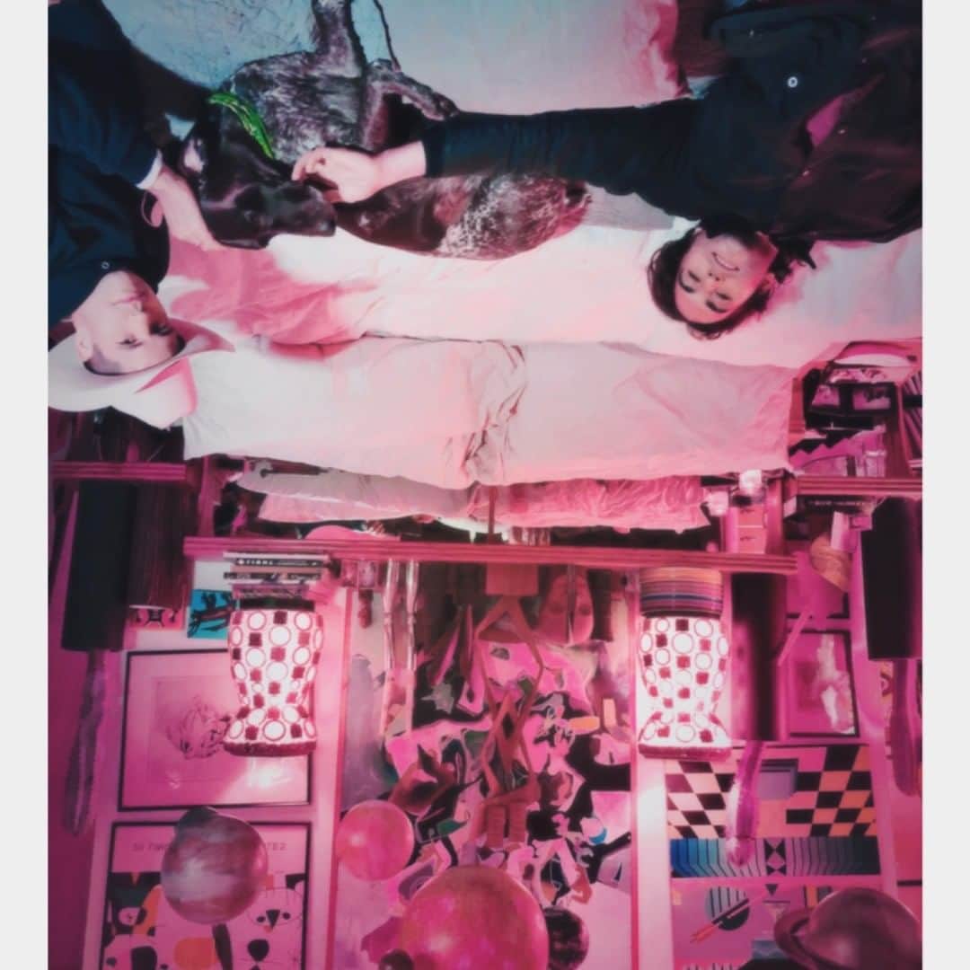 マックス・カーバーのインスタグラム：「The #upsidedown ?🤷🏻‍♂️ Definitely strange...」