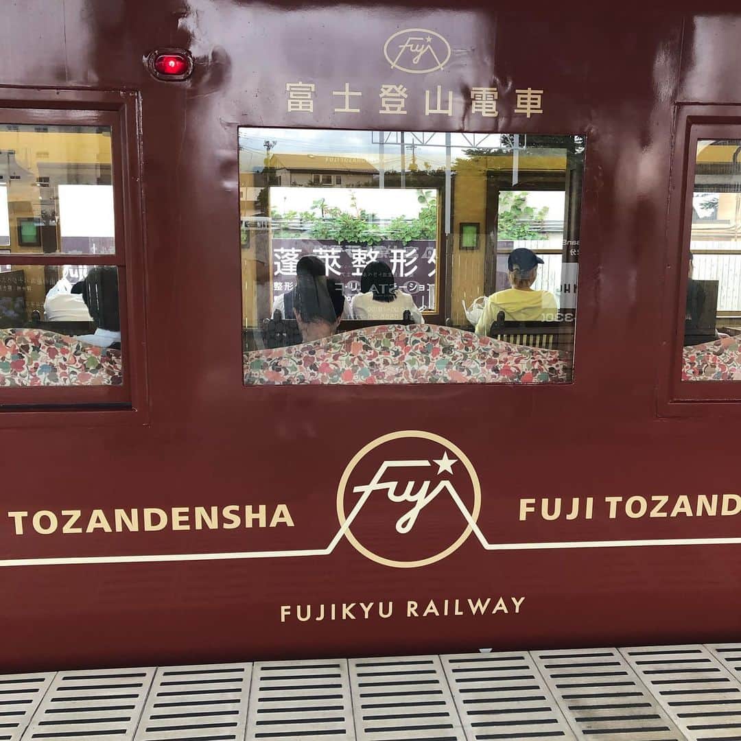 雨月衣さんのインスタグラム写真 - (雨月衣Instagram)「素敵電車。 富士登山電車。」7月5日 14時37分 - ugetsukoromo