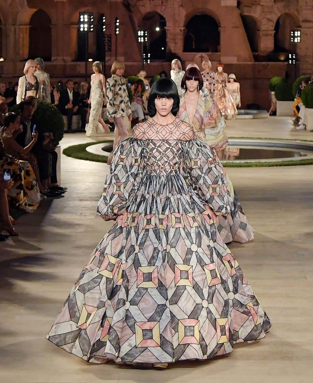 British Vogueさんのインスタグラム写真 - (British VogueInstagram)「Last night within the grand surroundings of the Colosseum in Rome, @Fendi presented a special couture collection named ‘The Dawn of Romanity’; comprising of 54 looks, dedicated to the number of years #KarlLagerfeld held at the Italian house. The evening saw a fleet of A-listers, including #Zendaya and #SusanSarandon, flock to the Italian capital to watch the special #FendiCouture show from the front row. Click the link in bio to see the collection in full.」7月5日 14時49分 - britishvogue
