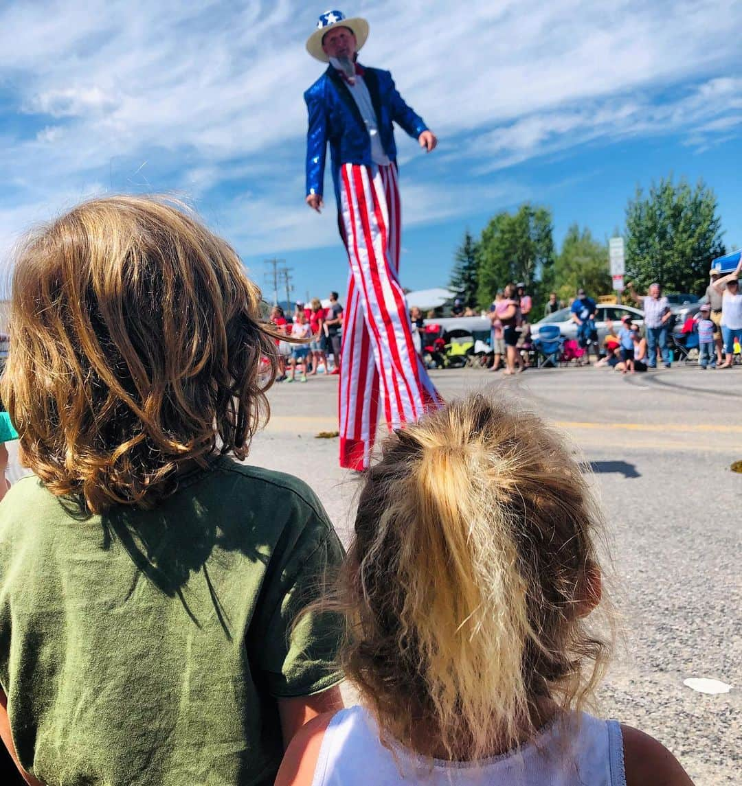 ダニエラ・ルーアさんのインスタグラム写真 - (ダニエラ・ルーアInstagram)「Happy 4th of July! 🇺🇸 #parade #usa #unclesam #kids #family #friends #holiday #independence #Idaho」7月5日 14時49分 - danielaruah