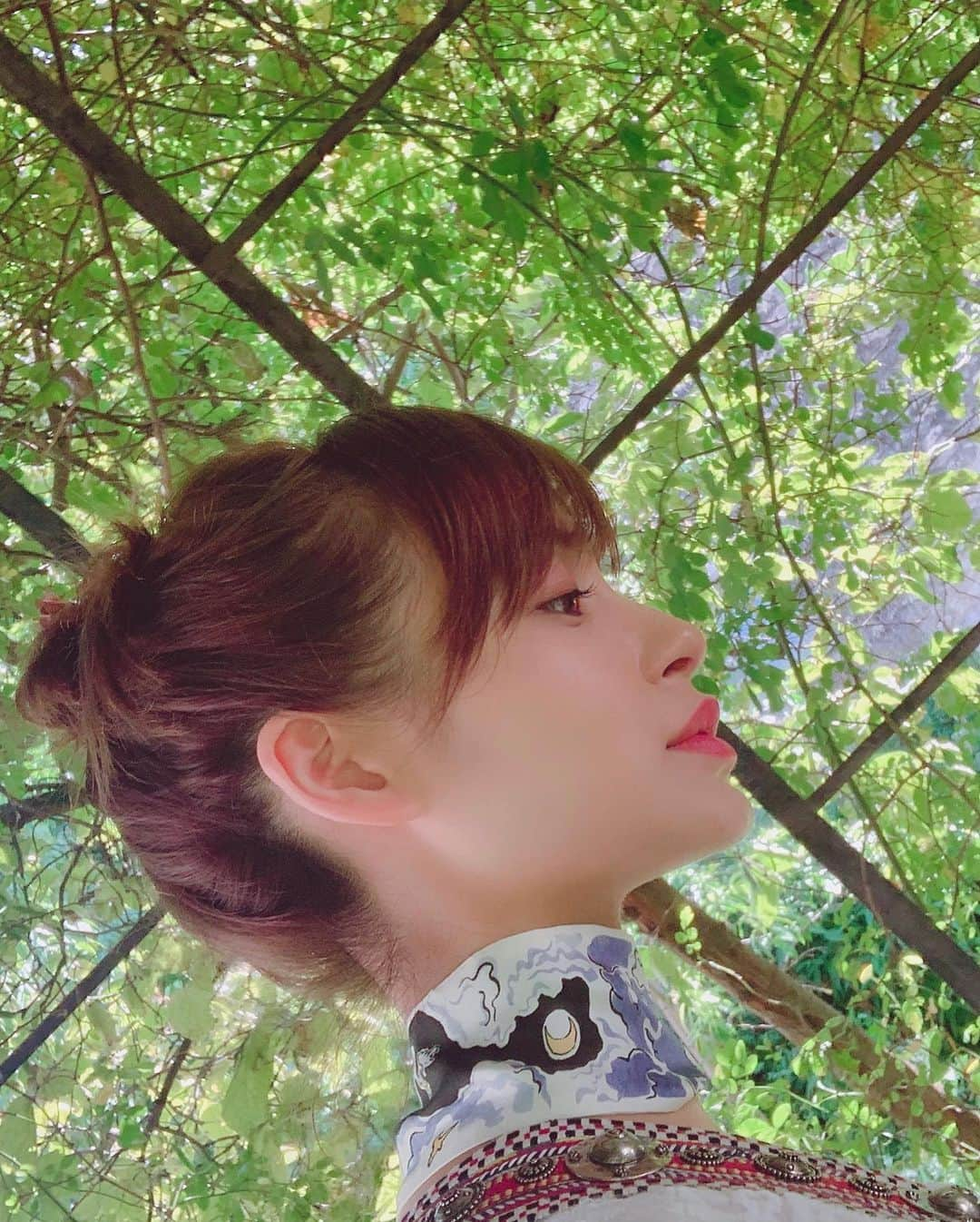 野崎萌香さんのインスタグラム写真 - (野崎萌香Instagram)「沢山質問を頂いたこの時着ている ワンピースは @isabelmarant のものです🌼🌿 . . .  @dior のscarfもお気に入り🌝🌞🌝」7月5日 14時51分 - moeka_nozaki