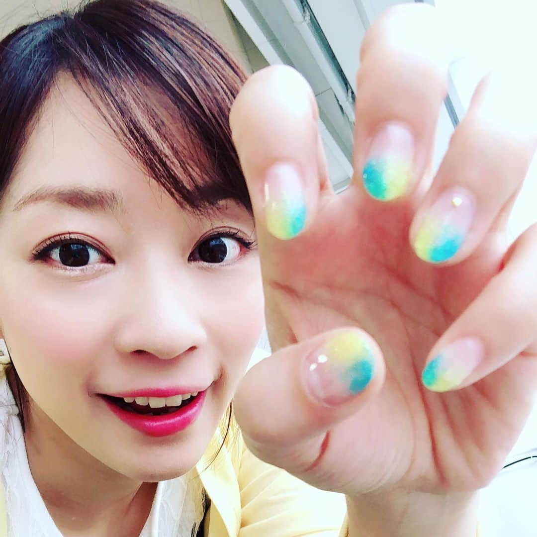 福田麻衣さんのインスタグラム写真 - (福田麻衣Instagram)「#夏 なのでネイルも派手にしてみました。このあと15:20頃〜 #bayfm  ラジオプロショッパーです #セルフジェルネイル」7月5日 14時56分 - mai2my2