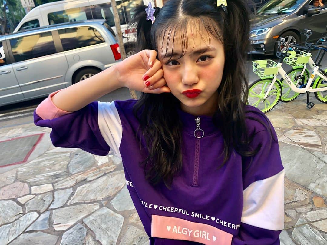 ニコ☆プチさんのインスタグラム写真 - (ニコ☆プチInstagram)「♡🍍♡🍇♡ ワンショルで夏ガーリーなルキと ジップスウェットでアクティブなルキ☺︎⚡︎❤︎ . . みんなどっちが好き~~？😘💓 #どっちも可愛い #ももちろんあり💜❤️笑 #関谷瑠紀  #アルジー  @algy_official」7月5日 15時21分 - nicopuchi_official