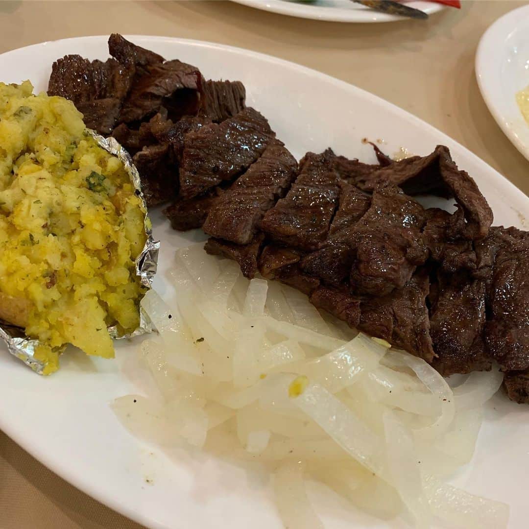 多村仁志さんのインスタグラム写真 - (多村仁志Instagram)「🇲🇽 荒波翔の通訳をしていた松本さんと合流してディナー🍴🎶 ・ モンテレイはお肉が美味しいと有名らしくステーキを食べに来ました🥩𓃵🐃🐂🌮 ・ 本当に美味しい😋 #Monterrey #monterreymexico #モンテレイ #Mexico #メキシコ #🌮 #tacos #tacos🌮 #タコス #🥩 #steak #steaks #ステーキ #Goat #ヤギ #さすがに食べれず」7月5日 15時23分 - hit_tamu