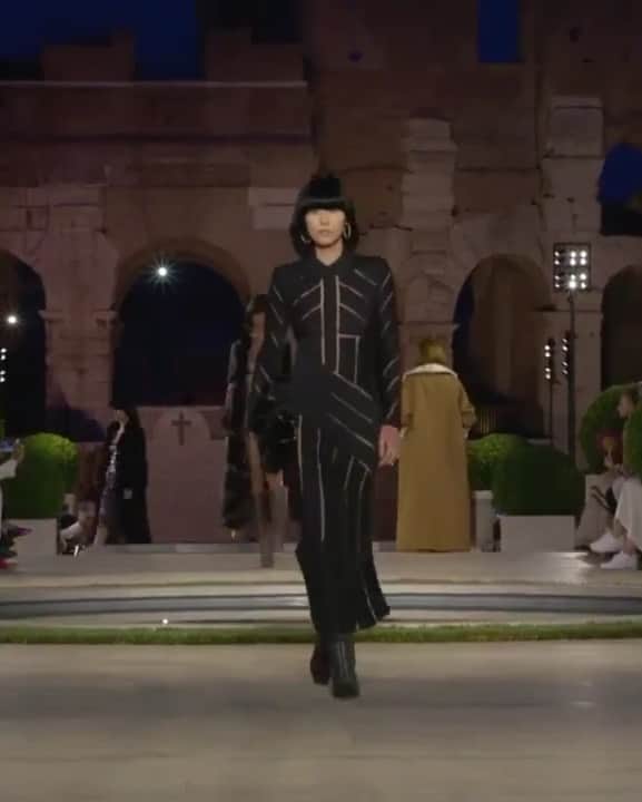 リウ・ウェンのインスタグラム：「From Paris we head to Rome to finish off #CoutureWeek at @Fendi! What a spectacular show against the majestic backdrop of the Coliseum 😱 Thank you @silviaventurinifendi @chaos @pg_dmcasting @samuel_ellis @giuliamassullo @peterphilipsmakeup @sammcknight1 for your hard work on this very special moment for all of us! ✨✨」