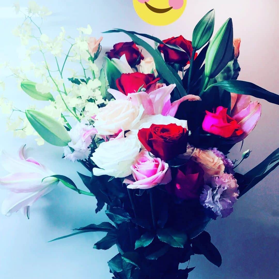 Yutaのインスタグラム：「この中で1番好きなお花は、真ん中にあるアサガオです！」