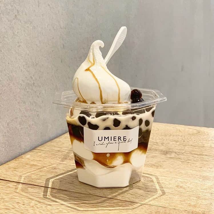 Locariのインスタグラム：「もちもち感がたまらない♡ 週末は今話題のタピオカが飲めるお店をチェック🥤✨ . . ぜひお気に入りのお店をみつけてみてはいかがでしょうか😊？ . . ①UMIERE 📷photo by @nakkoo555 さん / 浅草 ②MAXSEE 📷photo by @non.ayam さん / 蒲田 ③HIRO ta CAFE 📷photo by @akane_lien　さん / 名古屋 ④一芳 📷photo by @yurika0314　さん / 渋谷 ⑤TEASIGN TAPIOCA & TEA BAR 📷photo by @riedondondon さん / 札幌 . .  #タピオカ #タピオカ巡り #タピオカミルクティー #タピオカグラム #タピオカ好き #タピオカドリンク #タピオカ部 #タピオカ女子 #カフェ #カフェ巡り #カフェ好き #東京カフェ #おしゃれカフェ #タピ #タピる #週末 #週末お出かけ #週末おでかけ #楽しい週末#タピ活」