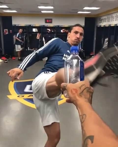 F2Freestylersのインスタグラム：「Zlatan bottle cap challenge = completed it ✅ @iamzlatanibrahimovic #Zlatan #ZlatanIbrahimovic #BottleCapChallenge #DareToZlatan」