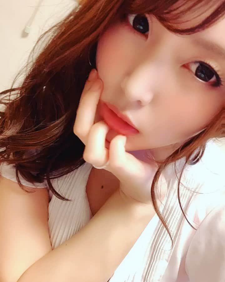 新村あかりのインスタグラム：「7/4 MAGICさんで撮影でした❤︎」