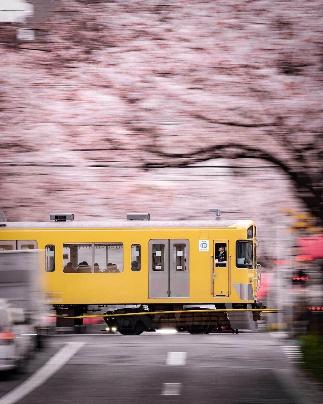 関西電力株式会社さんのインスタグラム写真 - (関西電力株式会社Instagram)「【キセキの瞬間&特別な場所】 🌈フォトコン受賞作品発表📷🎉 #あえてシェア . @kazumma527  撮影地:東京  #ダレカニミセタイケシキ #広がり同盟  #東京 #tokyo #電車 #train  #けしからん風景 #はなまっぷ #はなまっぷ2019  #お写んぽ #貴重な体験 #インスタスポット #日本の風景 #ファインダーは私のキャンバス  #カメラのある生活 #景色最高  #その旅に物語を #tripgramjp #写真は心のシャッター #お写ん歩 #best_moments_shots  #love_bestjapan #unknownjapan #loves_united_japan #instagramjapan #bestphoto_japan #japantravelphoto #wonderful_places」7月5日 16時19分 - kanden.jp