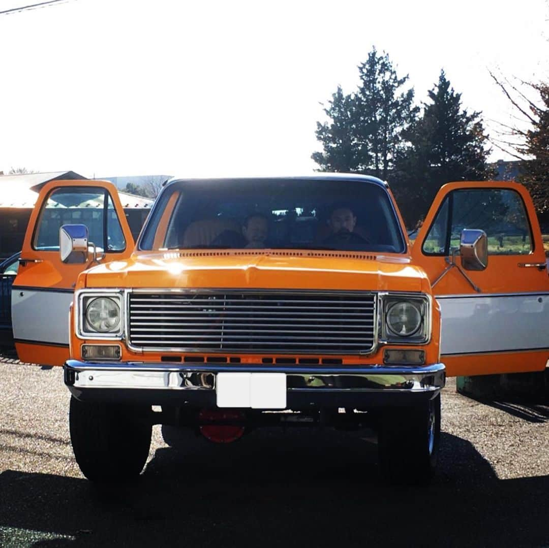 内田啓介さんのインスタグラム写真 - (内田啓介Instagram)「Chevrolet K-5 Blazer 1978 時々トラブルもあったけど約2年乗って、寂しいけど今日お別れ🙌🏿✔️ 昔から乗りたいおもてた アメ、旧車。手間もかかったけど、それも愛くるしくて、かっこよく楽しく乗れました♥️ この車は埼玉のZeal Proで購入しました。今からこの車を再メンテナンスしてまた販売するらしいので、この車が気になる方はアクセスしてみてください🕺🏿⚡️ 街で見かけたいなぁ🤪  Zeal Pro 埼玉県日高市森戸新田1255-12　☎️042-919-0062  #forsale #chevrolet#K5blazer#1978 #v8#fullrestore #シボレー#ブレイザー #フルレストア #ZealPro」7月5日 16時19分 - uchida9kei