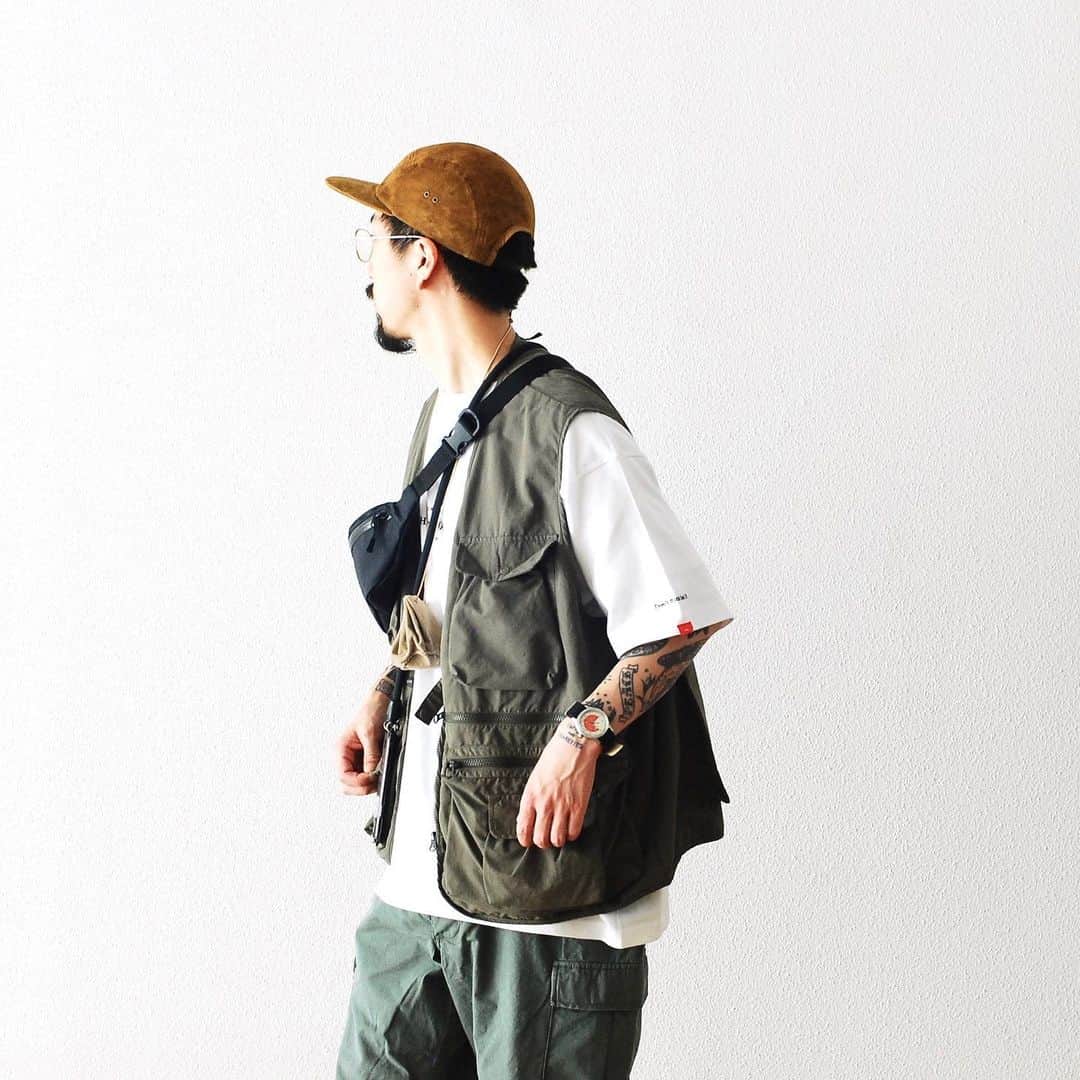 wonder_mountain_irieさんのインスタグラム写真 - (wonder_mountain_irieInstagram)「_ FreshService / フレッシュサービス “TRAVEL VEST” ￥27,000- _ 〈online store / @digital_mountain〉 http://www.digital-mountain.net/shopdetail/000000009838/ _ 【オンラインストア#DigitalMountain へのご注文】 *24時間受付 *15時までのご注文で即日発送 *1万円以上ご購入で送料無料 tel：084-973-8204 _ We can send your order overseas. Accepted payment method is by PayPal or credit card only. (AMEX is not accepted)  Ordering procedure details can be found here. >> http://www.digital-mountain.net/smartphone/page9.html _ 本店：#WonderMountain  blog> > http://wm.digital-mountain.info/blog/20190630/ _ #FreshService #フレッシュサービス #南貴之 cap→ #henderscheme ￥16,200- eyewear→ #invisibleeyes ￥19,440- tee→ #itten. ￥6,264- pants→ #PROPPER ￥12,960- mobile strap→ #EPM ￥7,344- bag→ #bagjack ￥21,600- neck porch→ #henderscheme ￥7,560- watch→ #NigelCabourn × #TIMEX ￥31,320- _ 〒720-0044 広島県福山市笠岡町4-18 JR 「#福山駅」より徒歩10分 (12:00 - 19:00 水曜定休) #ワンダーマウンテン #japan #hiroshima #福山 #福山市 #尾道 #倉敷 #鞆の浦 近く _ 系列店：@hacbywondermountain _」7月5日 16時19分 - wonder_mountain_